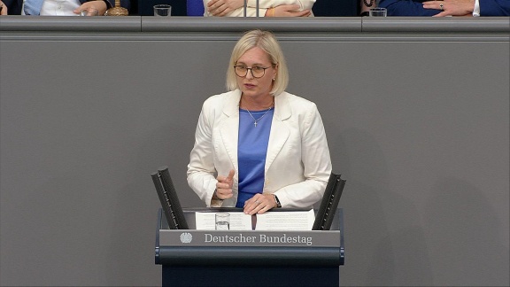 Sportschau - Staatsministerin Schenderlein Würdigt Das Ehrenamt