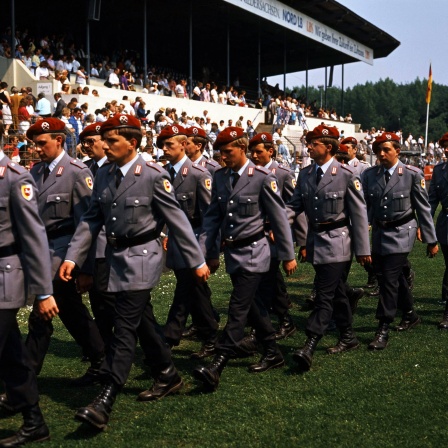Bundeswehrsoldaten während der Vereidigung in Hannover