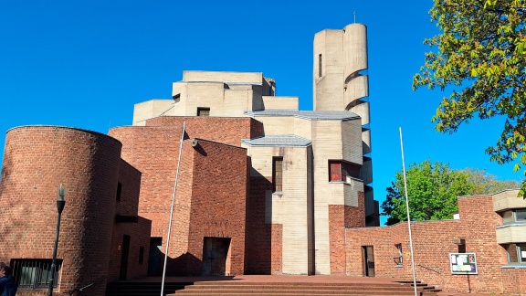 Gottesdienst - Katholischer Gottesdienst An Pfingstmontag Aus Der Kirche Christi Auferstehung In Köln