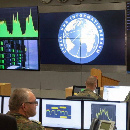 Bildschirme im militärischen Organisationsbereich Cyber- und Informationsraum, Archivbild 04.11.2019