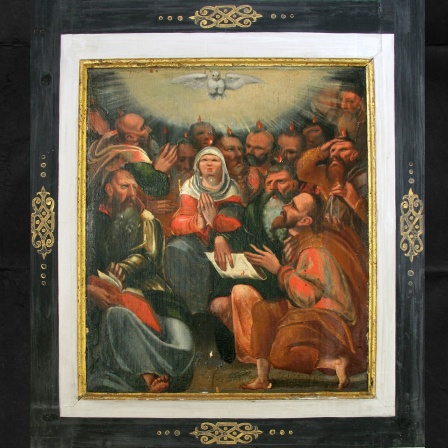 Eines der Bilder auf dem Fluegelaltar der Dorfkirche Stuerza (Kirchenbezirk Pirna) in Sachsen zeigt Pfingsten, die Ausschüttung des Heiligen Geistes auf Maria und die Jünger
