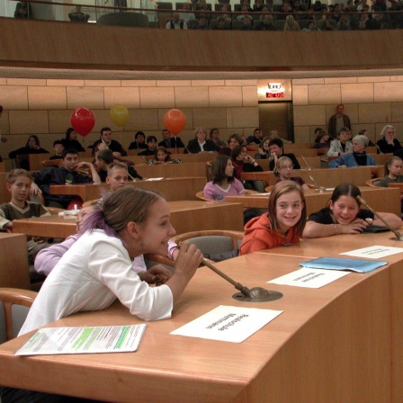 Kinder im Landtag von NRW anlässlich des Weltkindertages 