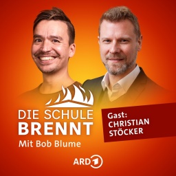 Christian Stöcker und Bob Blume auf dem Podcast-Cover von &#034;Die Schule brennt - Mit Bob Blume&#034;