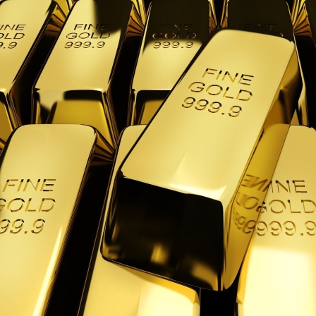 Goldbarren liegen gestapelt in einem Safe der Deutschen Bundesbank