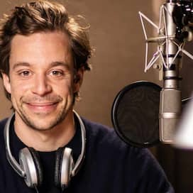 Checker Tobi am Radio-Mikrofon | Bild: BR/Markus Konvalin
