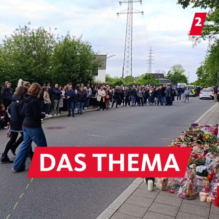 In Remscheid trauern Menschen nach einem mutmaßlichen Raser-Unfall um das 19-jährige Unfallopfer