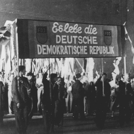 Gründung der DDR - Auferstanden aus Ruinen?