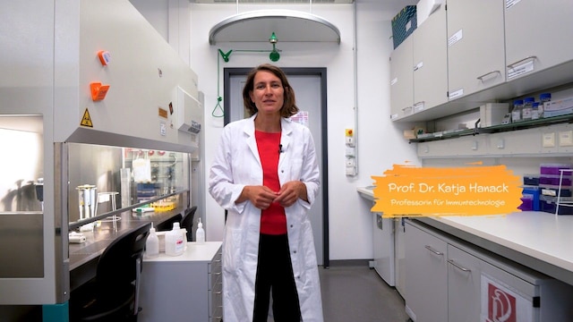Prof. Katja Hanack im Labor, Bild: Uni Potsdam/ZIM