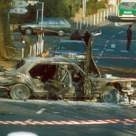 Autowrack nach dem Bombenattentat der RAF auf Alfred Herrhausen (Vorstandsprecher Deutsche Bank) in Bad Homburg