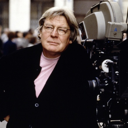 Alan Parker 1996 bei den Dreharbeiten zu "Evita".