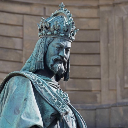 Denkmal Kaisers Karl IV. bei der Karlsbrücke in Prag
