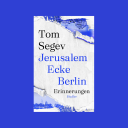 Das Buchcover "Jerusalem Ecke Berlin. Erinnerungen" udn ein Portrait des Autors Tom Segev vor einem blauen Hintergrund