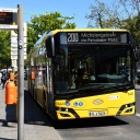 Berlin: Ein BVG-E-Bus der Linie 200 steht an einer Haltestelle (Bild: dpa)