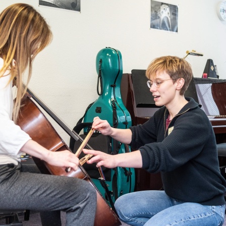 Musikschule, Kindt mit Chello