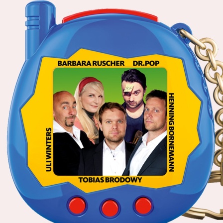 Die Comedians Uli Winters, Barbara Ruscher; Tobias Brodowy, Dr.Pop, Henning Bornemann in einem Tamagotchi