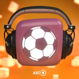Fußball auf lila Würfel mit Kopfhörern