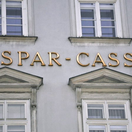 Das Wort "Spar-Casse” an einer Hauswand