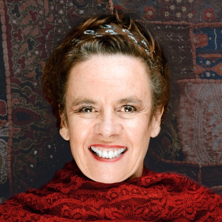 Nessi Tausendschön - Portrait