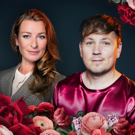 Das Bild zeigt die Schauspielerin Maria Fuchs und den Host Martin Tietjen