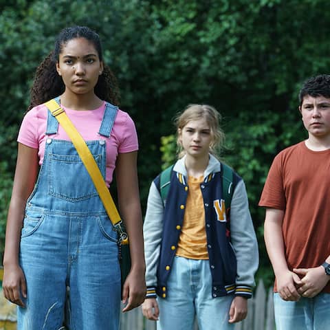 Wanja Valentin Kub (v.l.n.r.) als Uli, Lovena Börschmann Ziegler als Jo, Leni Deschner als Martina und Morten Völlger als Matze in einer Szene des Films "Das fliegende Klassenzimmer", Bild: dpa/Leonine/Stephanie Kulbach