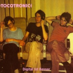 Am 6. März 1995 ist das Debütalbum von Tocotronic mit dem Titel &#034;Digital ist besser&#034; erschienen. | SWR1 Meilensteine