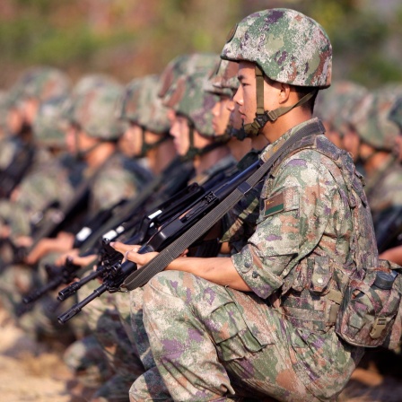 Chinesische Soldaten nehmen am gemeinsamen kambodschanisch-chinesischen Manöver &#034;Goldener Drache 2023&#034; im Royal Gendarmerie Training Center teil.