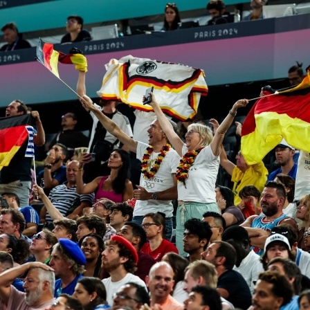 Jubel bei deutschen Fans der Herren-Basketballer.