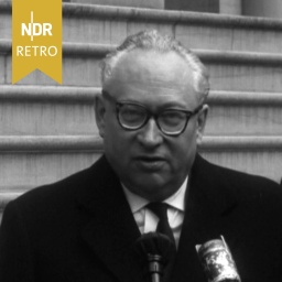 Der SPD-Vorsitzende Erich Ollenhauer in New York, Februar 1957.