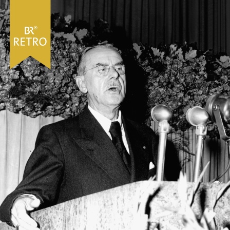 Thomas Mann bei seiner "Ansprache im Goethejahr" in der Frankfurter Paulskirche am 25. Juli 1949.