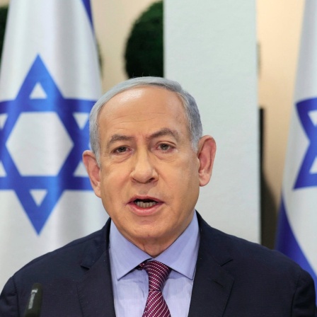 Benjamin Netanjahu, Premierminister von Israel, nimmt an der wöchentlichen Kabinettssitzung auf dem Militärstützpunkt Kirya teil.