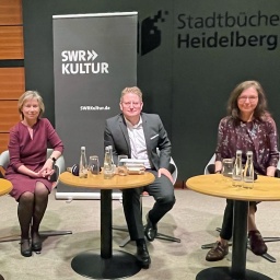 Denis Scheck, Cornelia Geißler, Carsten Otte und Beate Tröger in der Stadtbibliothek Heidelberg