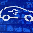 Ein Symbol für ein Elektro-Auto an einer Ladestation