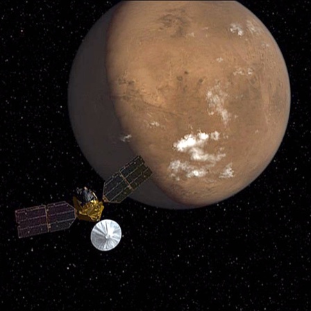NASA Sonde - Mars Reconnaissance Orbiter - beim Anflug auf den Planeten Mars