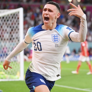 Der englische Nationalspieler Phil Foden jubelt nach seinem Treffer gegen Wales bei der WM 2022