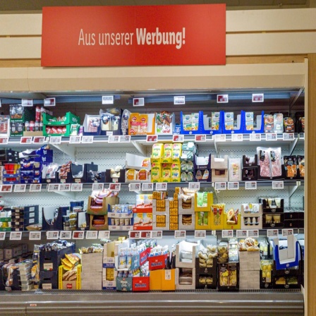 Blick auf ein Kühlregal in einem LIDL-Supermarkt.