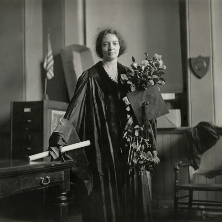 Irene Joliot-Curie erhält ihren akademischen Grad 1921 an der Universität von Pennsylvania