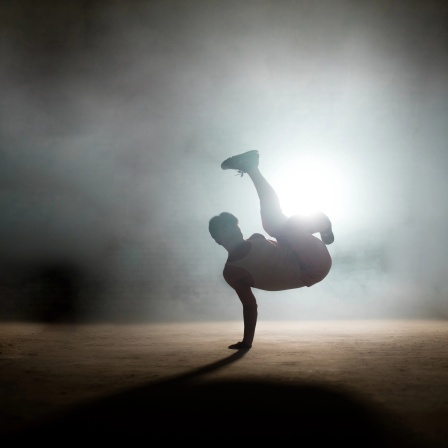 Silhouette eines Breakdancers