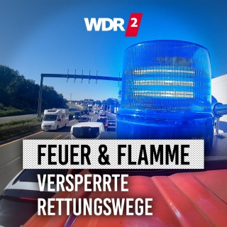 Rettungswagen-Dachperspektive: Blaulicht und Martinshorn vor fehlender Rettungsgasse