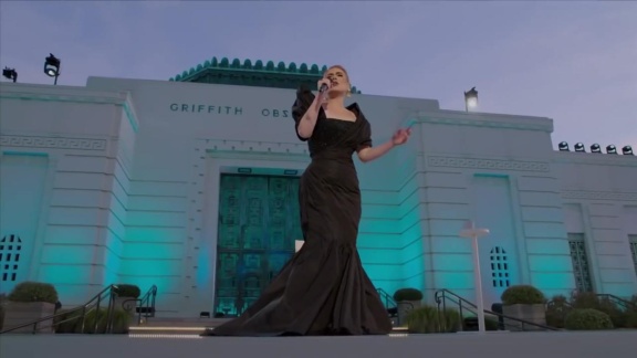 Morgenmagazin - Adele - Easy On Me Live At Griffith Observatory