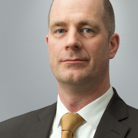 Porträtbild von dem Rüstungsexperten Christian Mölling.