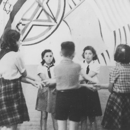 Neubeginn im Land der Täter - 1946 strandeten jüdische Kinder in einem Waisenhaus in Franken