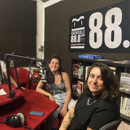 Noémie und Lilian, Organistoren der Pride Marseille, zu Gast im Studio von Radio Grenouille.