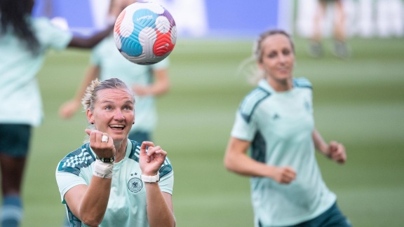 Sportschau - Dfb-frauen - Die Mannschaft Mit Köpfchen