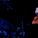 Die Schlagzeugerin Eva Klesse während eines Konzerts im Haus der Berliner Festspiele.