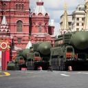 ARCHIV - 09.05.2022, Russland, Moskau: Russische ballistische RS-24 Yars-Raketen werden während der Militärparade zum "Tag des Sieges" durch Moskau gefahren