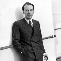 Der Schriftsteller Klaus Mann an Bord der SS Champlain bei seiner Ankunft in New York City, um 1938