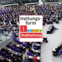 Bild des deutschen Bundestags mit Haltungsform-Siegel.