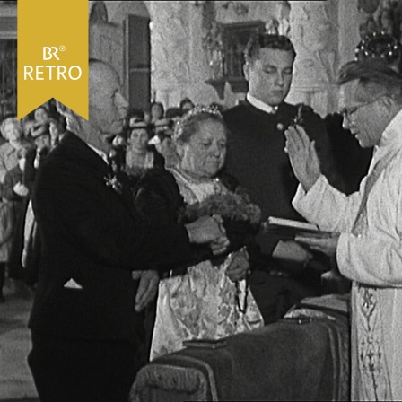 Ehepaar bei einer Goldenen Hochzeit