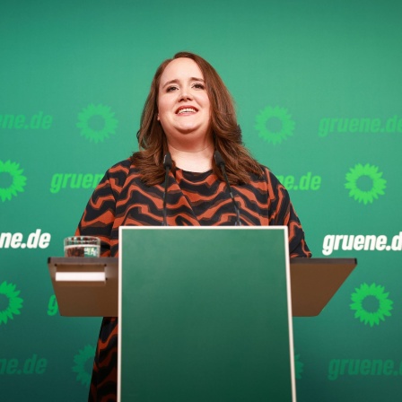 Ricarda Lang (Bündnis 90/Die Grünen) spricht bei einer Pressekonferenz der Grünen