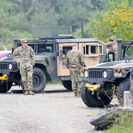 US-Soldaten der KFOR an der Grenze zwischen dem Kosovo und Serbien